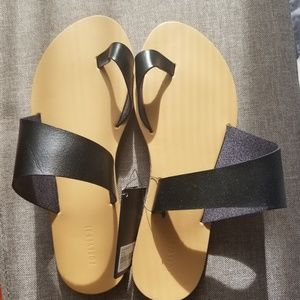 BRAND NEW Forever 21 bLACK Sandals